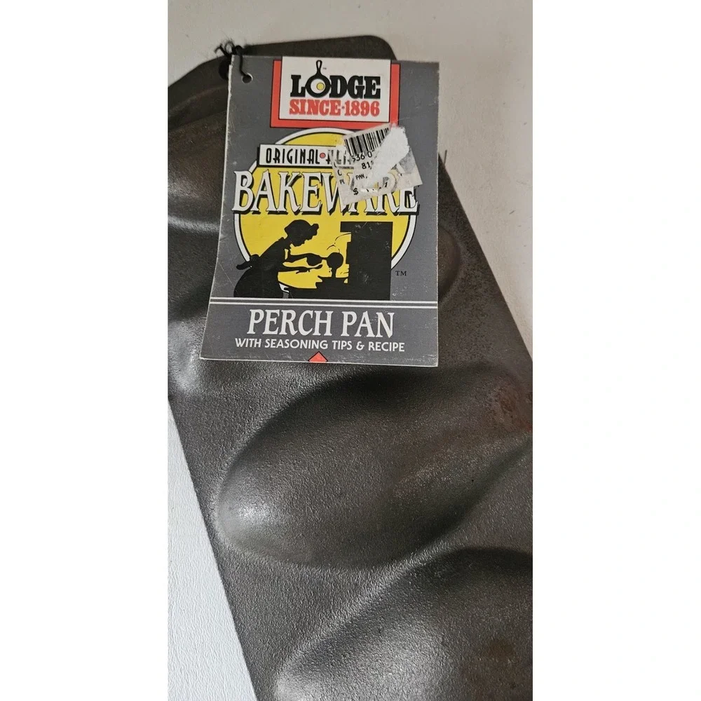 Lodge 5PP2 Cast Iron Perch Fish Pan Cornbread Muffin Hushpuppy Mold USA NWT
